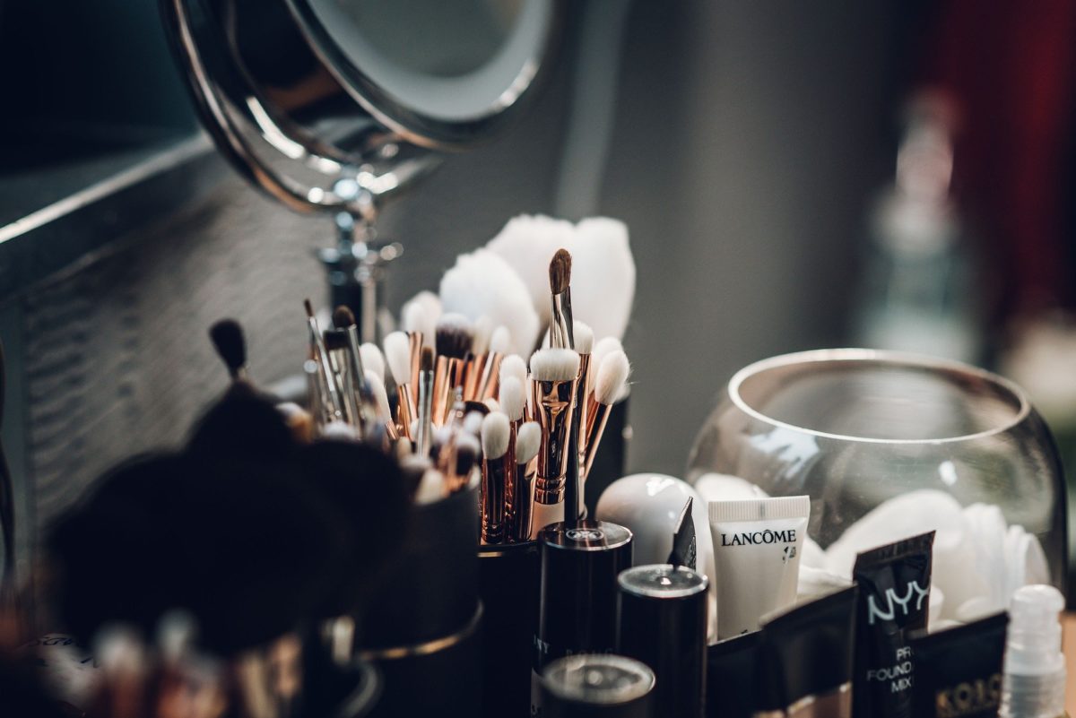 Jak panie bardzo zwracają uwagę na własny wygląd? Jak dbać o wygląd – uroda, make-up , kosmetyki.